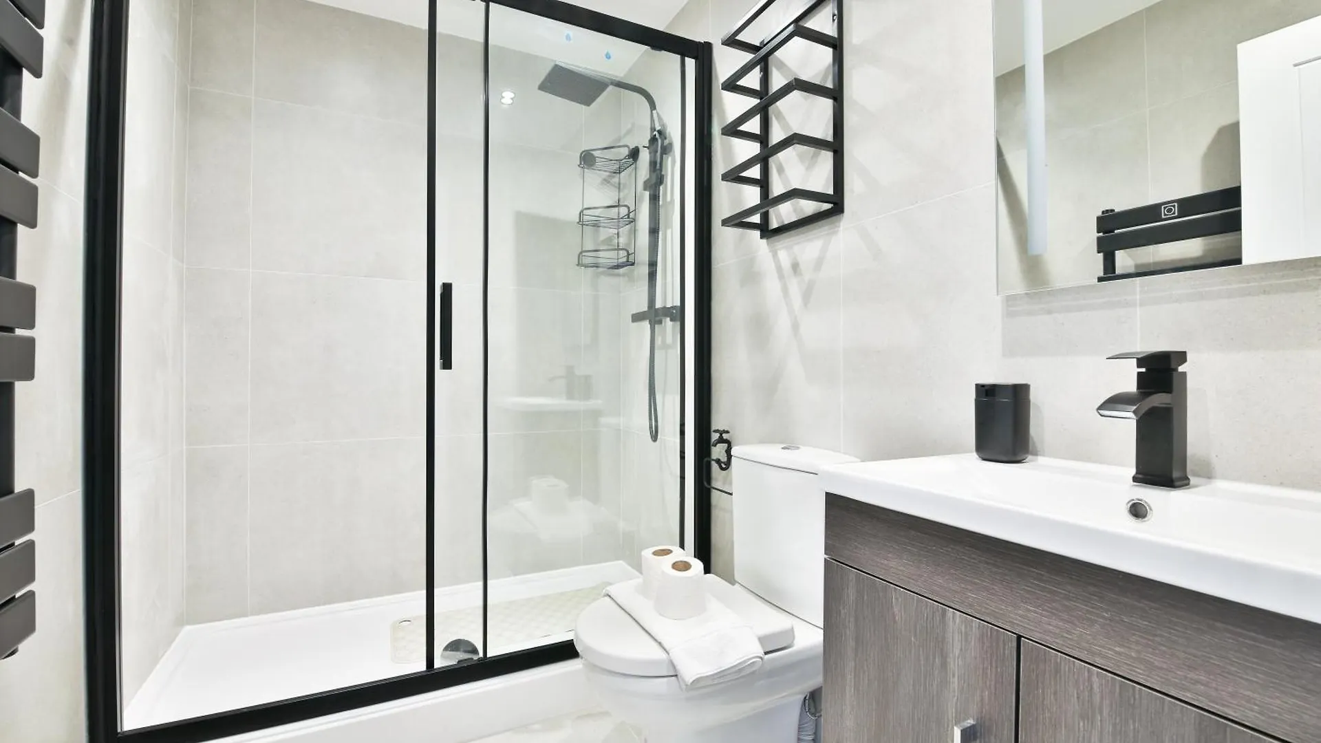 Luxury Central Cardiff Bay Flat With Air Fryer イギリス