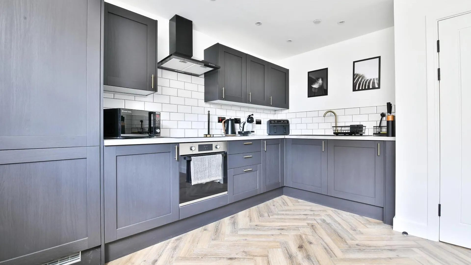 Luxury Central Cardiff Bay Flat With Air Fryer United Kingdom