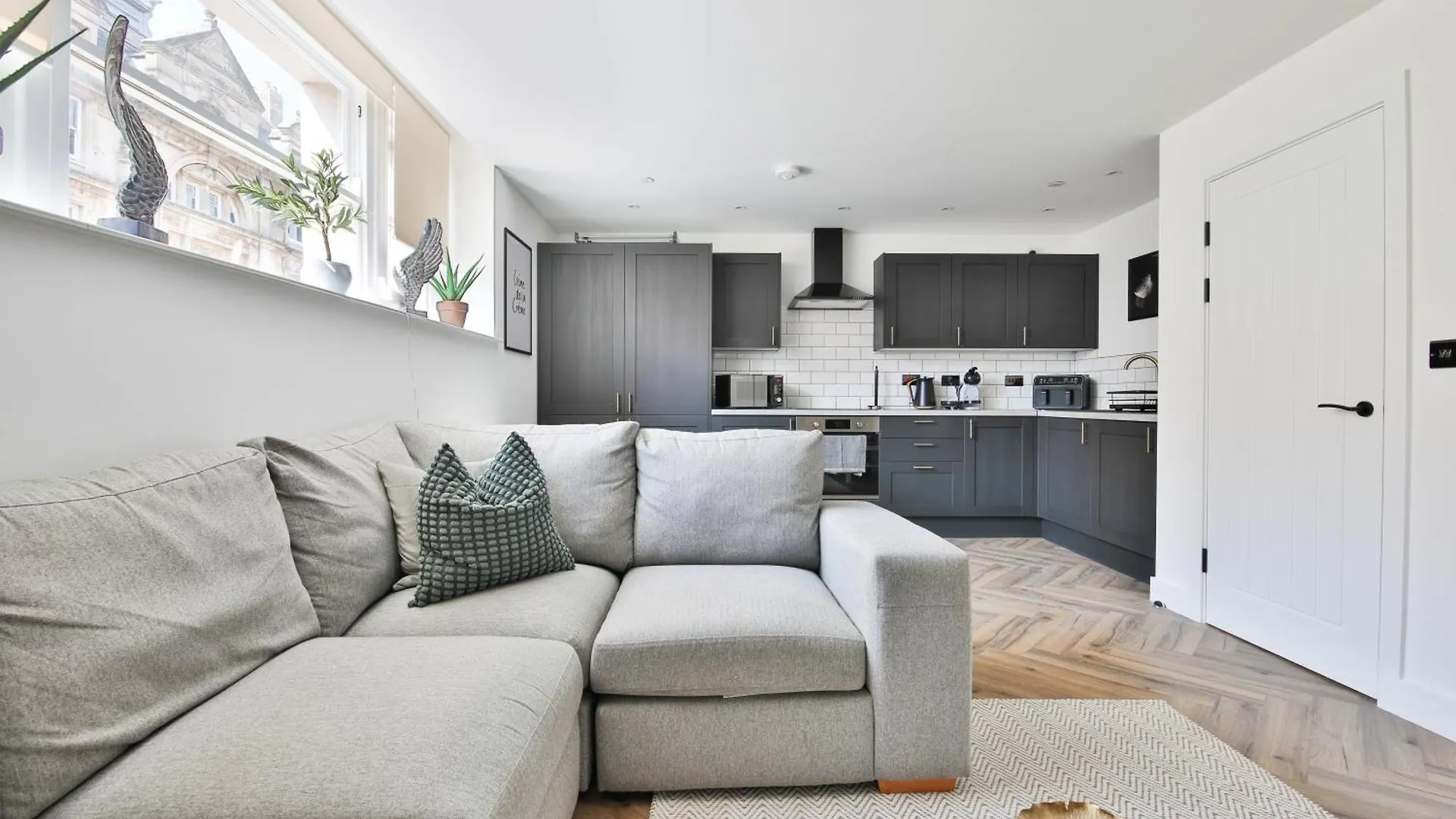 Luxury Central Cardiff Bay Flat With Air Fryer
